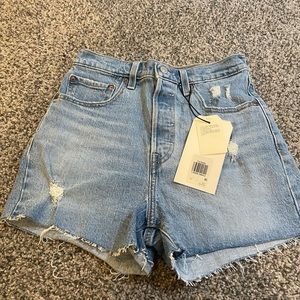 NWT Levi ribcage shorts